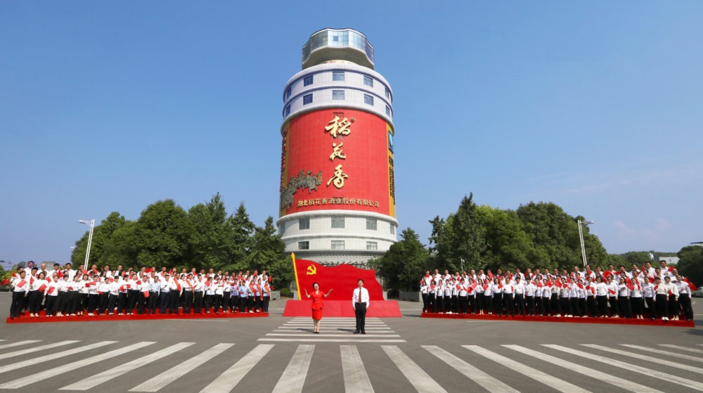 2021年，尊龙凯时-人生就是博唱响红色旋律献礼百年华诞